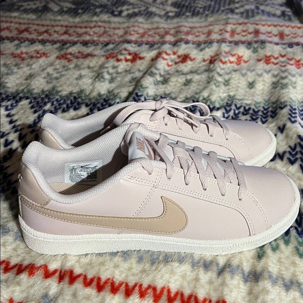 Nike Women's Light Pink and Beige Sneakers NEW - Picture 3 of 6